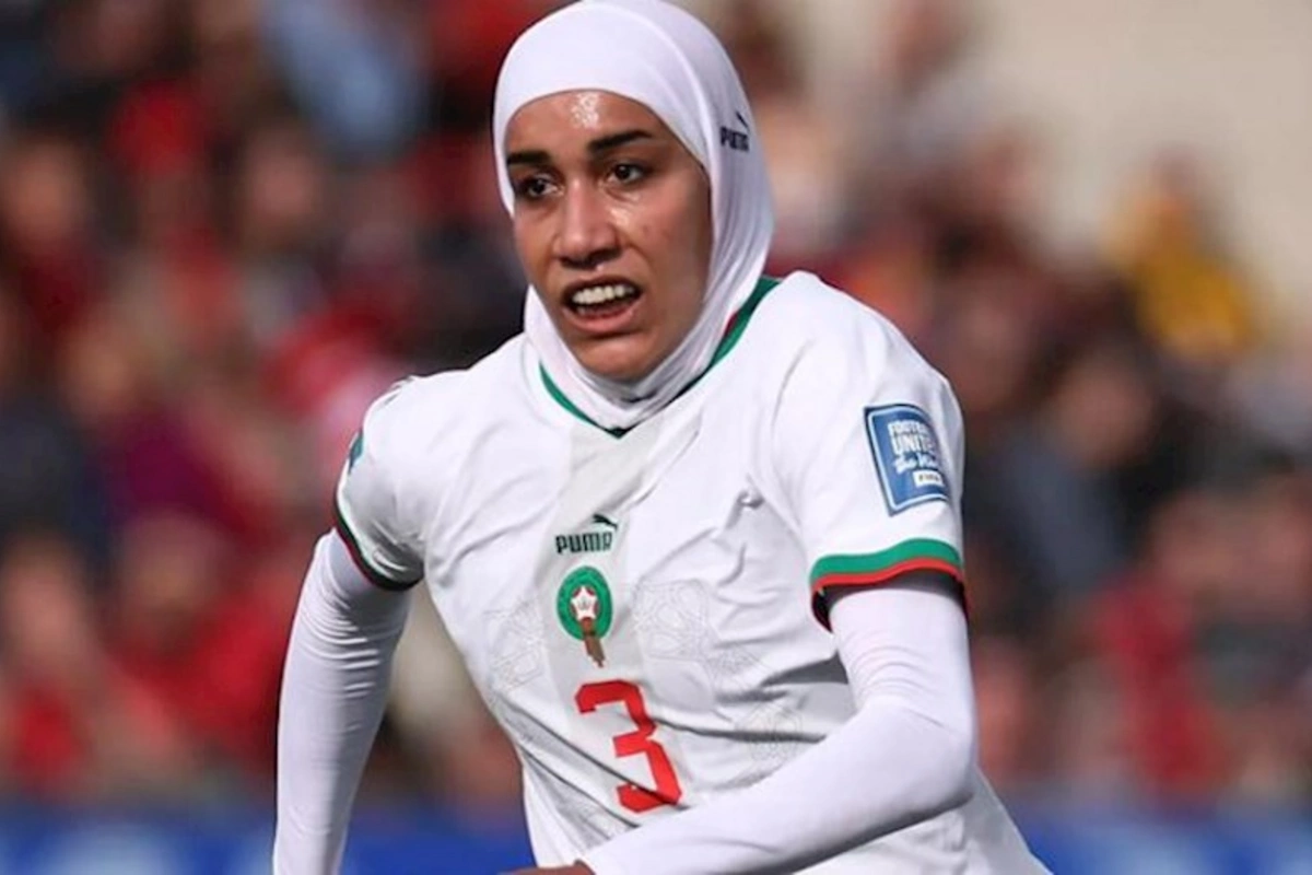 Dünya çempionatında hicabla oynayan ilk qadın — FOTO