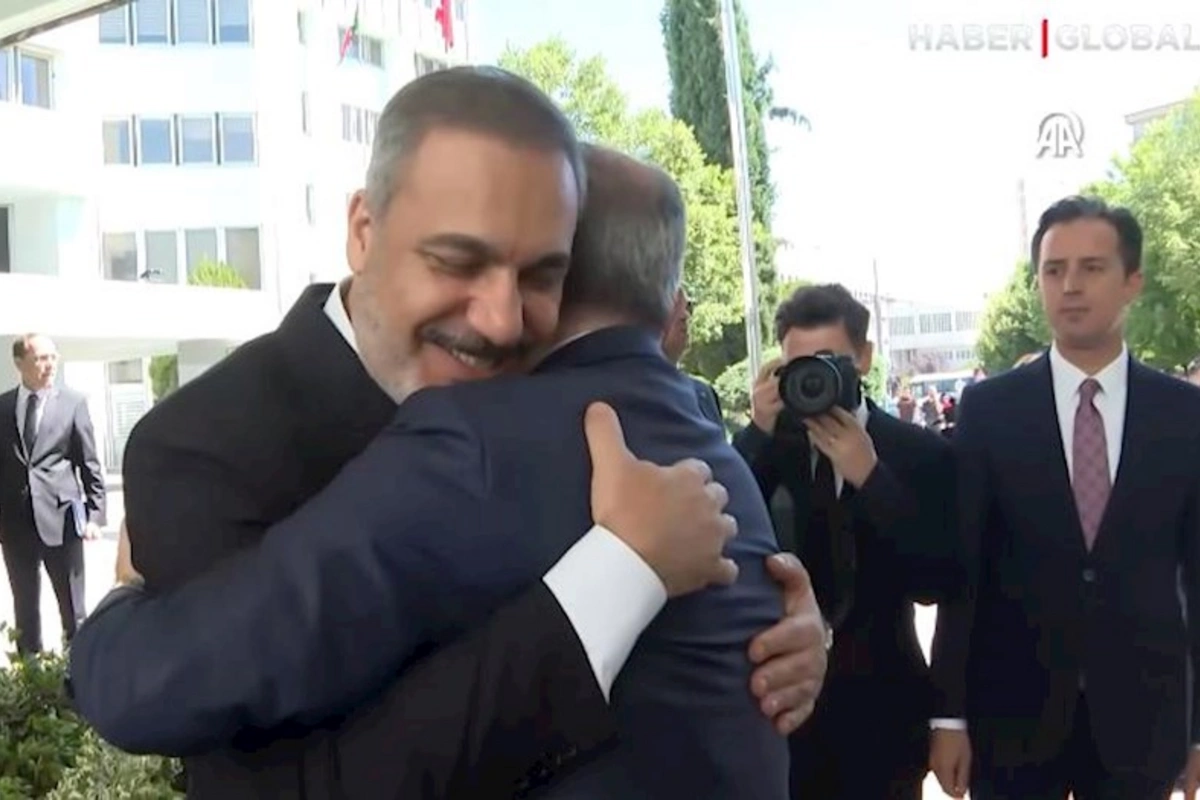 Nazirlərin görüşündə diqqətçəkən məqam — VİDEO