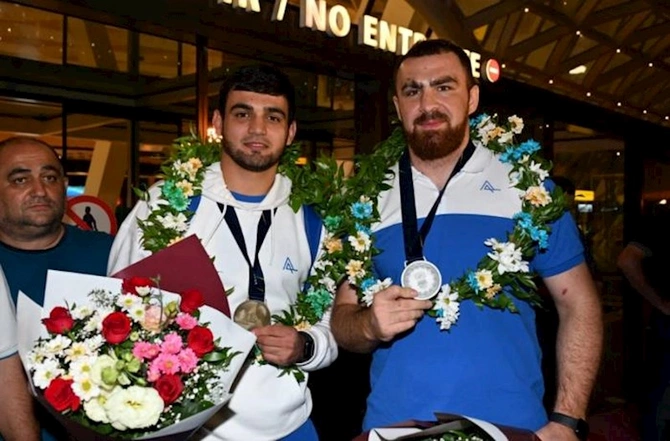 Avropa Oyunlarında iştirak edən idmançılarımız Vətənə döndü — FOTO
