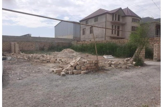 Binəqədi icra başçısından özbaşınalıq: Politoloqun hasarını SÖKDÜRDÜ — FOTO