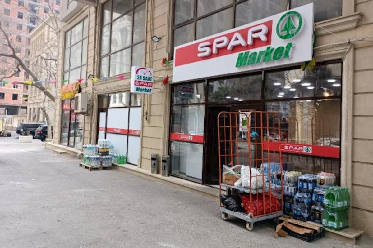 Bakıda məşhur mağazanın satıcısı döyüldü