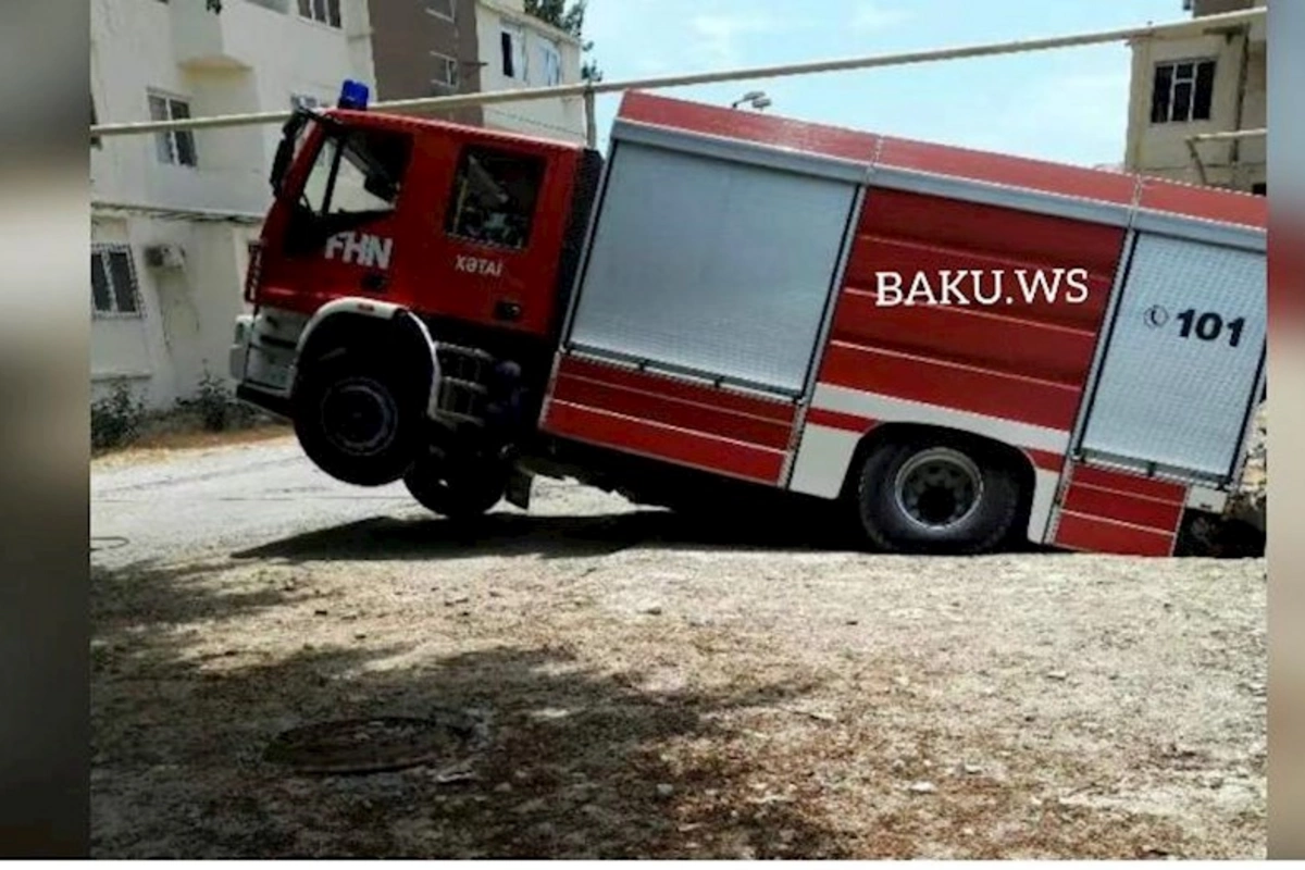 Bakıda yanğınsöndürən maşın su quyusuna ilişib qaldı — VİDEO/FOTO
