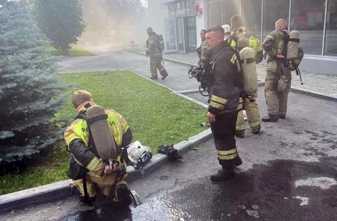 Kardiologiya İnstitutunda YANĞIN: 285 nəfər təxliyə edildi — FOTO
