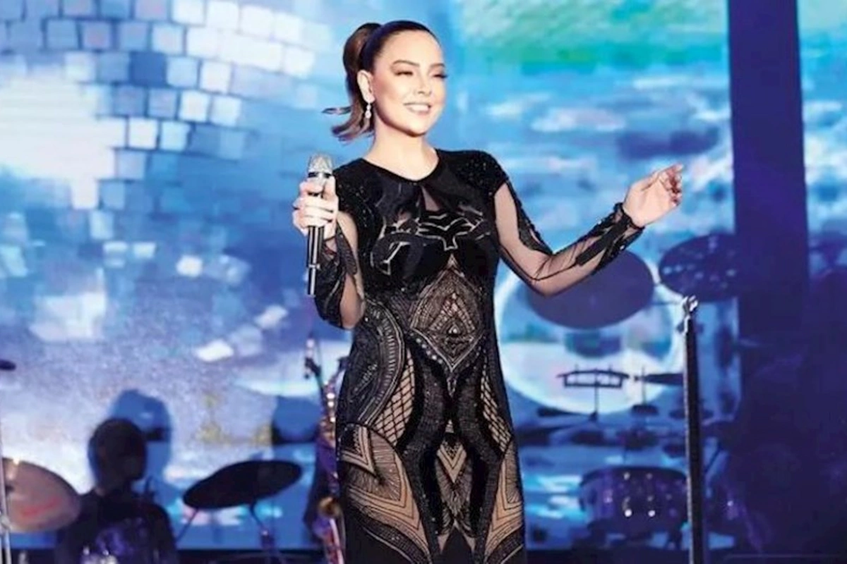 Ebru Gündeş əməliyyatdan sonra — FOTOLAR