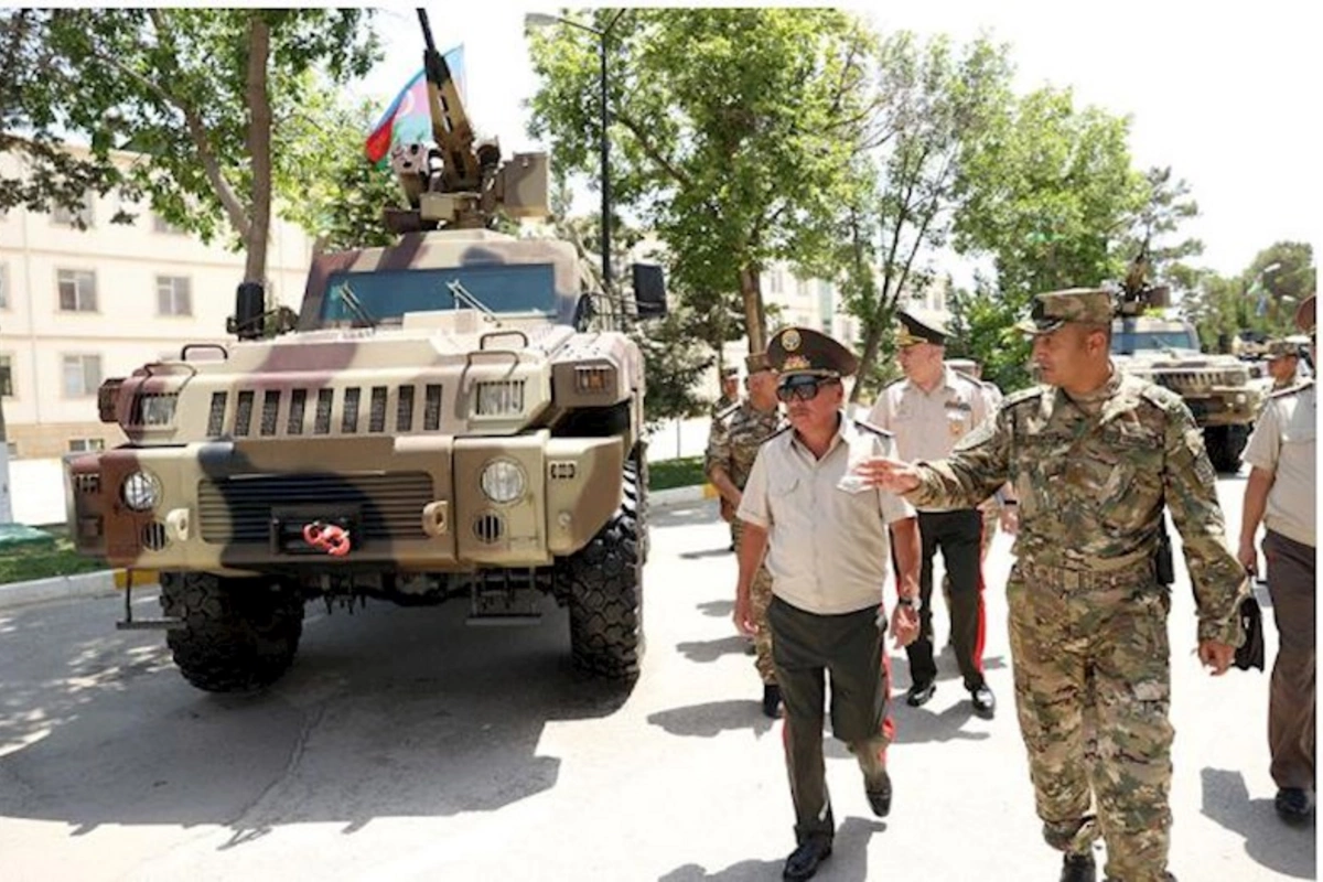 Qırğızıstan müdafiə naziri Azərbaycanda komando hərbi hissəsində olub