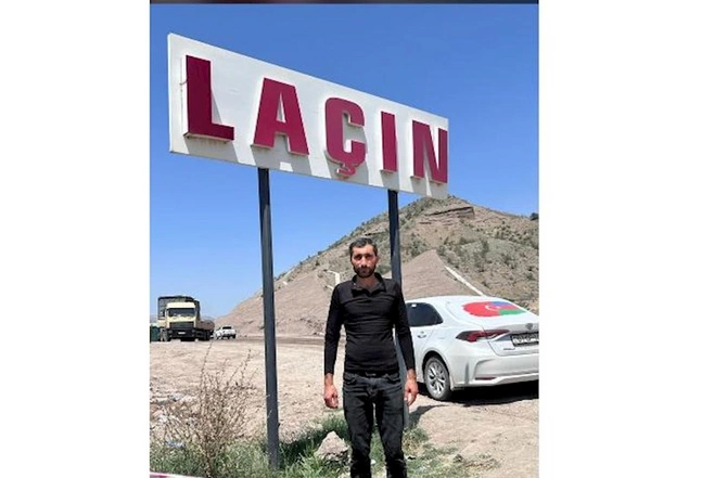 Sərvər Bəşirli yeni maşını ilə Laçında — FOTO Sərvər Bəşirli yeni maşını ilə Laçında — FOTO