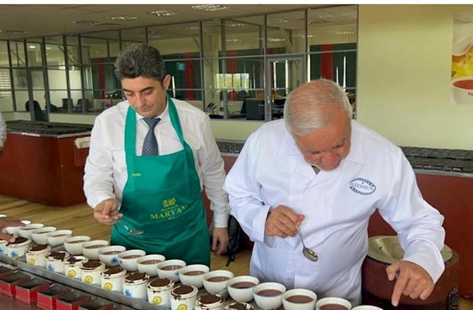 Eyyub Hüseynov Şri-Lankada “Final” çay fabrikini ziyarət etdi — FOTO