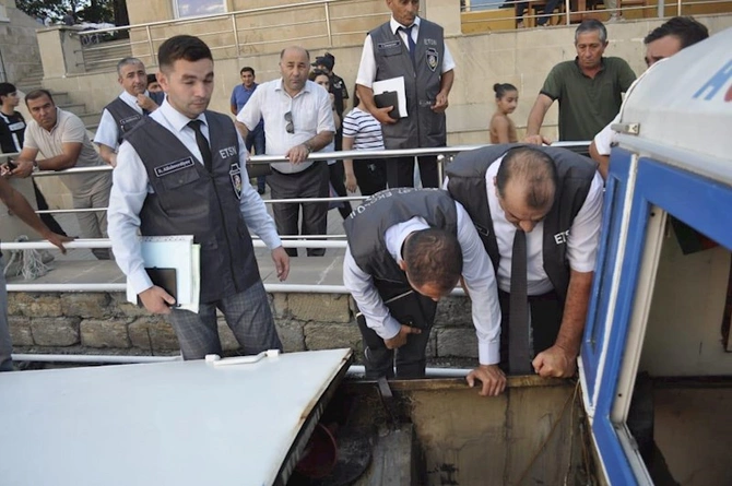 Neft məhsullarının Kür çayına axıdılması faktları aşkarlanıb — FOTOLAR Neft məhsullarının Kür çayına axıdılması faktları aşkarlanıb — FOTOLAR
