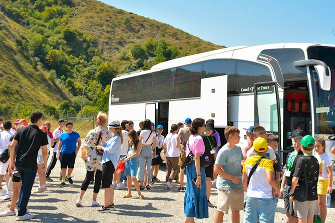 Ukraynalı uşaqların Şamaxıya da ekskursiyası təşkil edildi — FOTOLAR