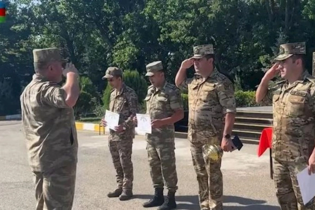 Bir qrup hərbi qulluqçu mükafatlandırıldı — FOTO/VİDEO