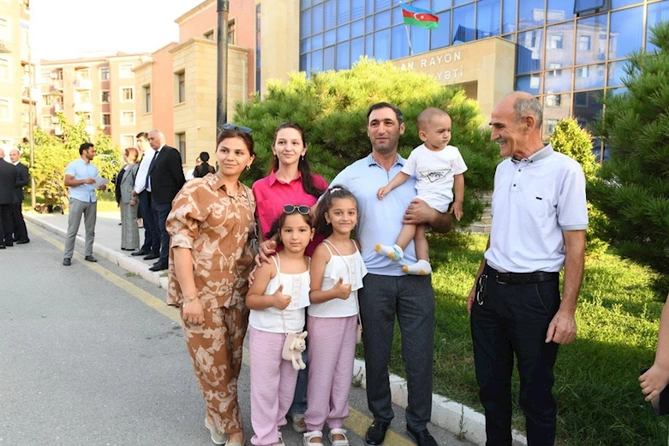 Ağalı kəndinə köçürülən növbəti 22 ailəyə evlərinin açarları təqdim edilib — YENİLƏNİB