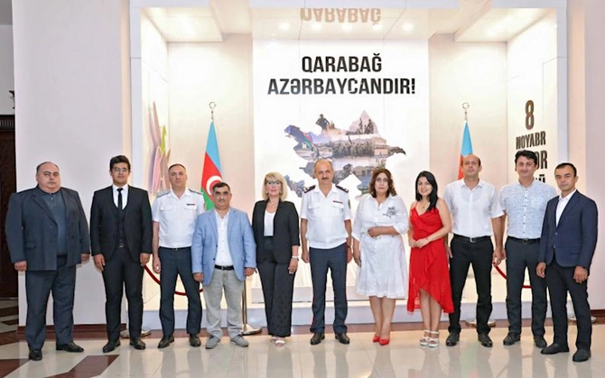 DMX yanında İctimai Şuraya yeni sədr seçildi — FOTOLAR DMX yanında İctimai Şuraya yeni sədr seçildi — FOTOLAR