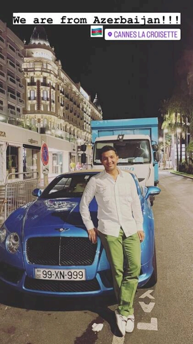 Əməkdar artist bahalı avtomobilini özü ilə Fransaya apardı — FOTO