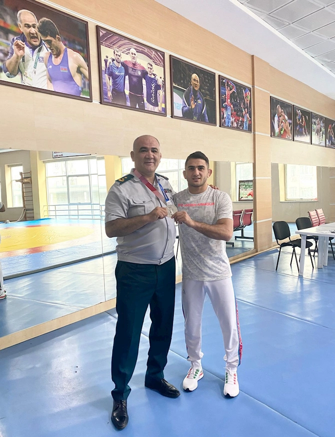 Firdovsi Umudova “Vətən müharibəsi iştirakçısı” medalı təqdim edildi — FOTOLAR