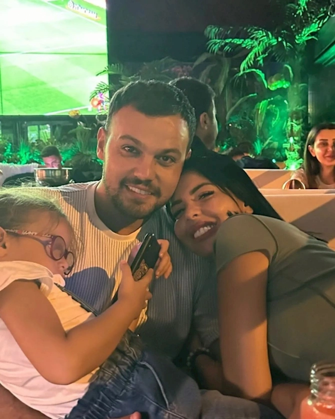 Boşanacaqlarını deyirdi — FOTOLAR Boşanacaqlarını deyirdi — FOTOLAR