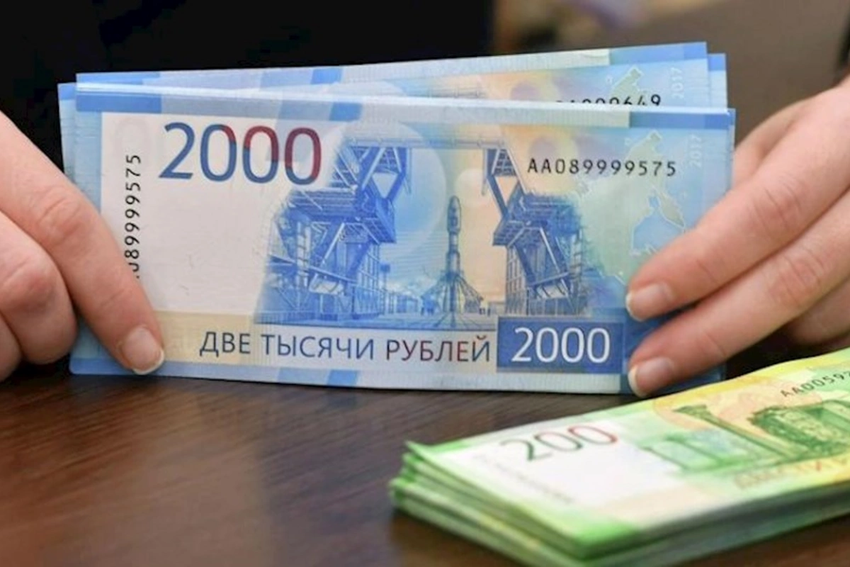 Rubl “çökür”, Rusiya Mərkəzi Bankı isə heç bir təhlükə görmür