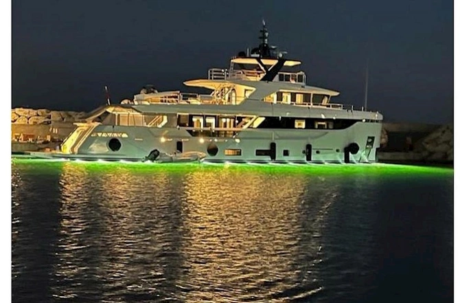 Tanınmış müğənni 500 milyonluq yaxtası ilə səyahətə çıxdı — FOTO