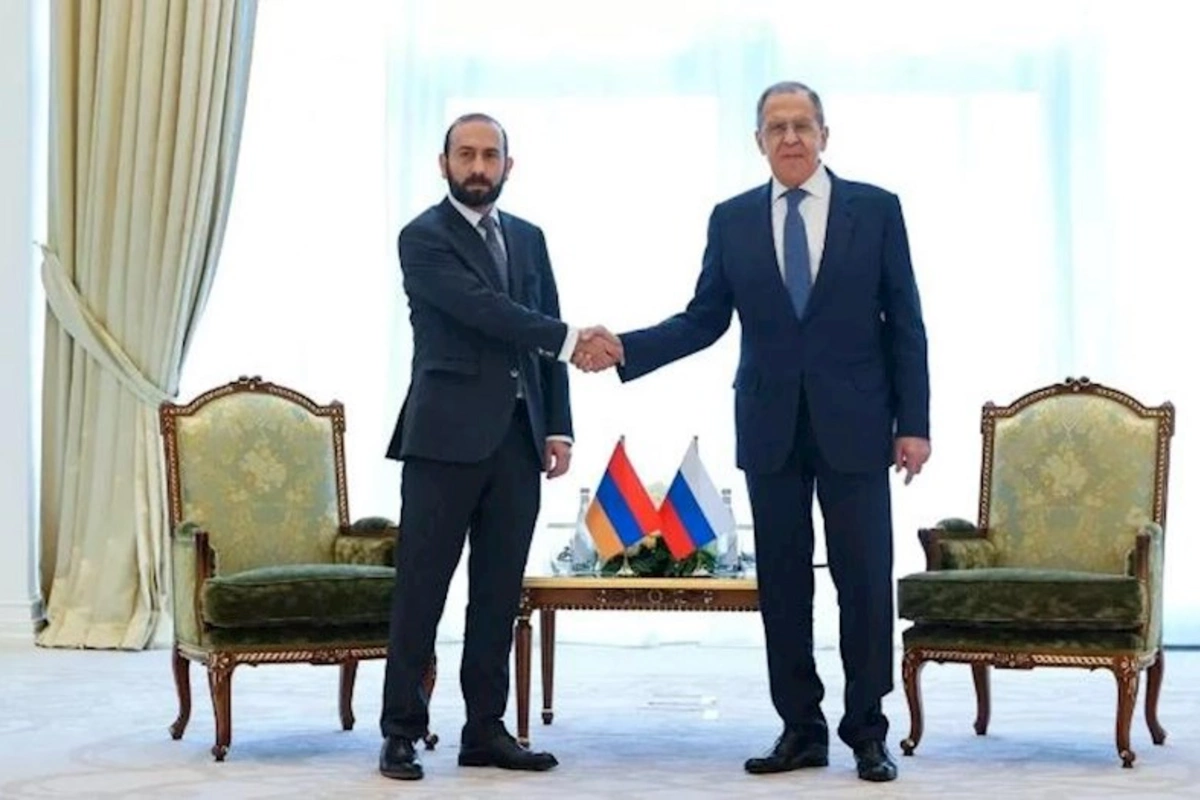 Mirzoyan Lavrovla telefon danışığı aparıb