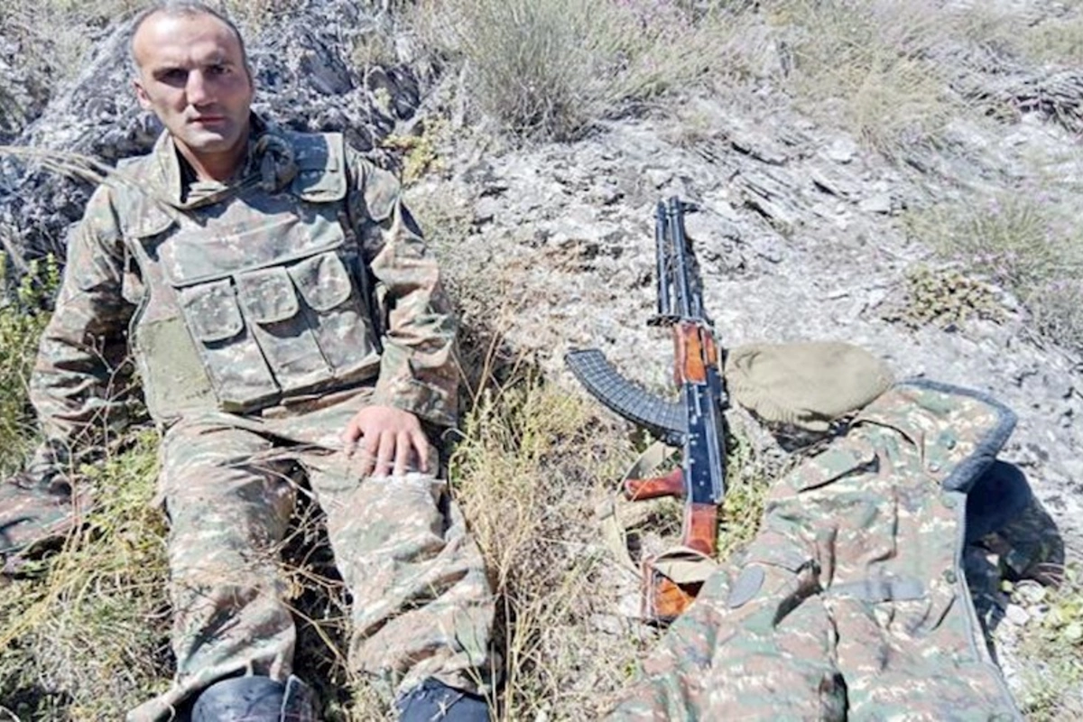 Pulemyotla saxlanılan erməni diversantın FOTOSU