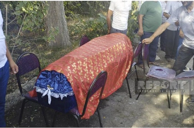 Ukraynada qətlə yetirilən azərbaycanlıların nəşləri Vətənə gətirildi Ukraynada qətlə yetirilən azərbaycanlıların nəşləri Vətənə gətirildi