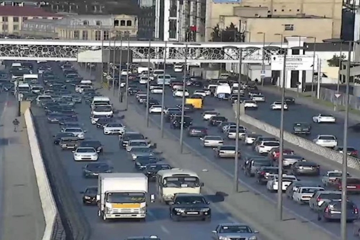 Bakıda sıxlıq olan yollar açıqlandı