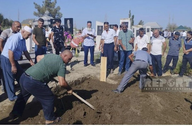 Ukraynada qətlə yetirilən azərbaycanlıların nəşləri Vətənə gətirildi Ukraynada qətlə yetirilən azərbaycanlıların nəşləri Vətənə gətirildi