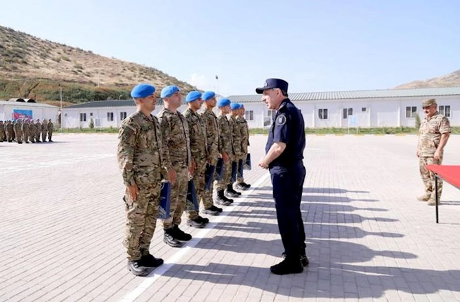 Kamran Əliyev Kəlbəcər və Laçında hərbçilərlə görüşdü — FOTO Kamran Əliyev Kəlbəcər və Laçında hərbçilərlə görüşdü — FOTO
