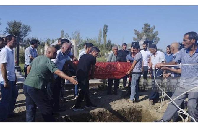 Ukraynada qətlə yetirilən azərbaycanlıların nəşləri Vətənə gətirildi Ukraynada qətlə yetirilən azərbaycanlıların nəşləri Vətənə gətirildi