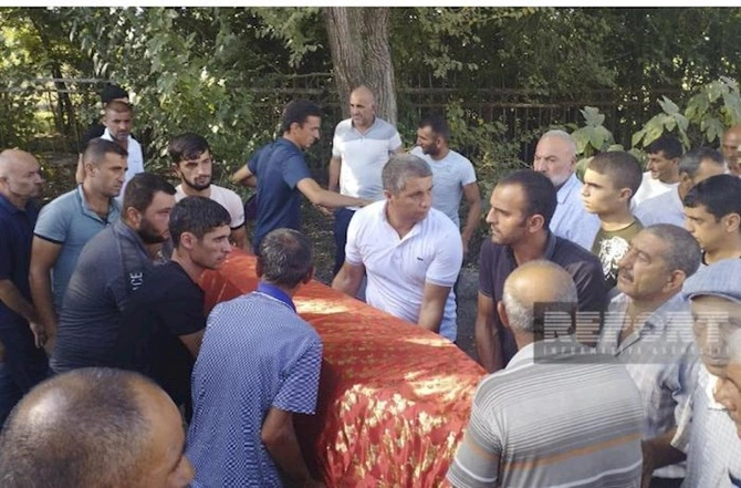 Ukraynada qətlə yetirilən azərbaycanlıların nəşləri Vətənə gətirildi Ukraynada qətlə yetirilən azərbaycanlıların nəşləri Vətənə gətirildi