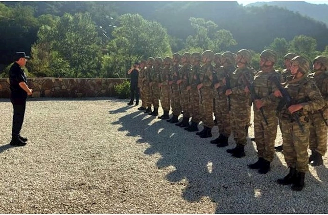 Kamran Əliyev Kəlbəcər və Laçında hərbçilərlə görüşdü — FOTO Kamran Əliyev Kəlbəcər və Laçında hərbçilərlə görüşdü — FOTO