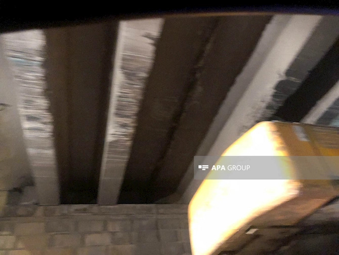 Bakıda yük avtomobili körpünün altına ilişdi, tıxac yarandı — FOTO Bakıda yük avtomobili körpünün altına ilişdi, tıxac yarandı — FOTO