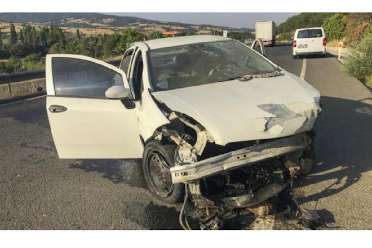 Avtomobil baryerə çırpıldı, 2 nəfər öldü
