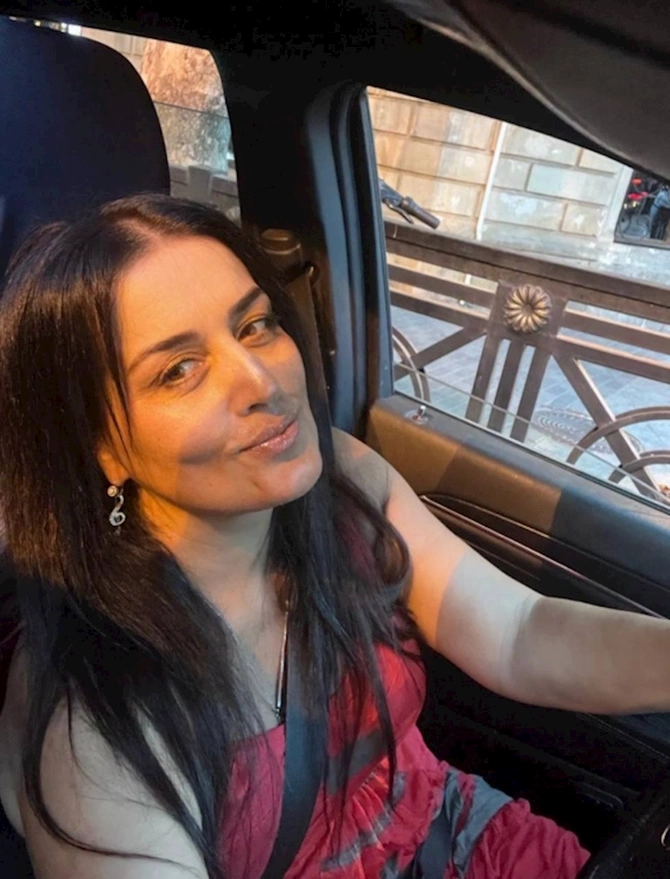 Elza Seyidcahanın makiyajsız halı — FOTO Elza Seyidcahanın makiyajsız halı — FOTO