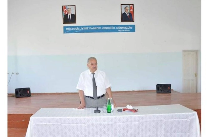 İcra başçısı imicini dəyişdi — Bığ saxladı (FOTO)