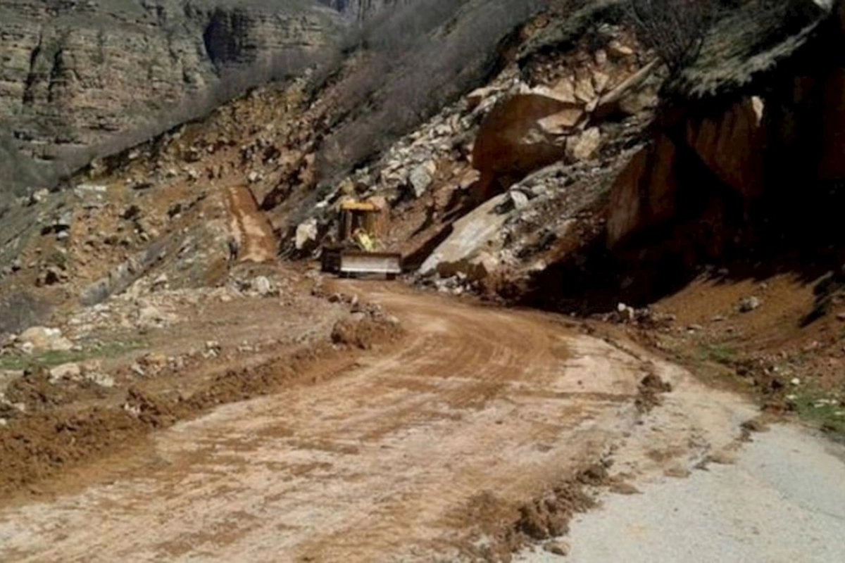 Güclü yağış Quba-Xınalıq yolunda problemlər yaradıb