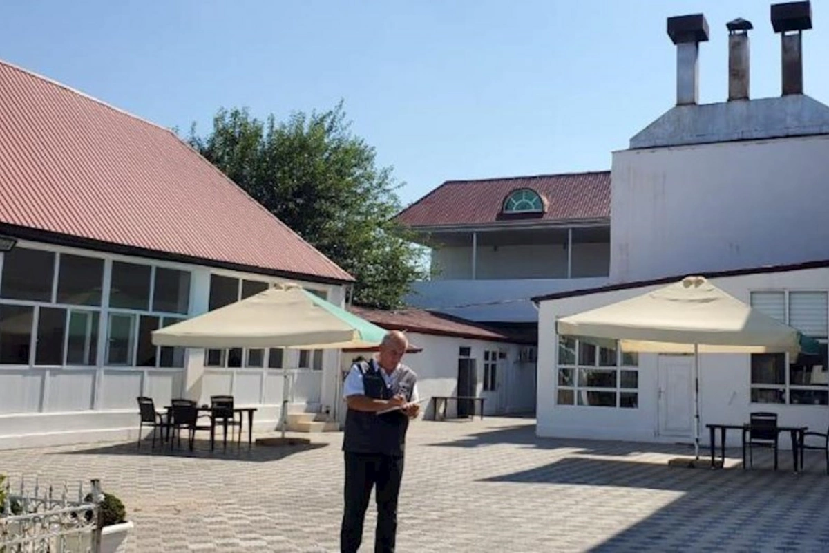 “Kral” restoranı cərimələndi — FOTO