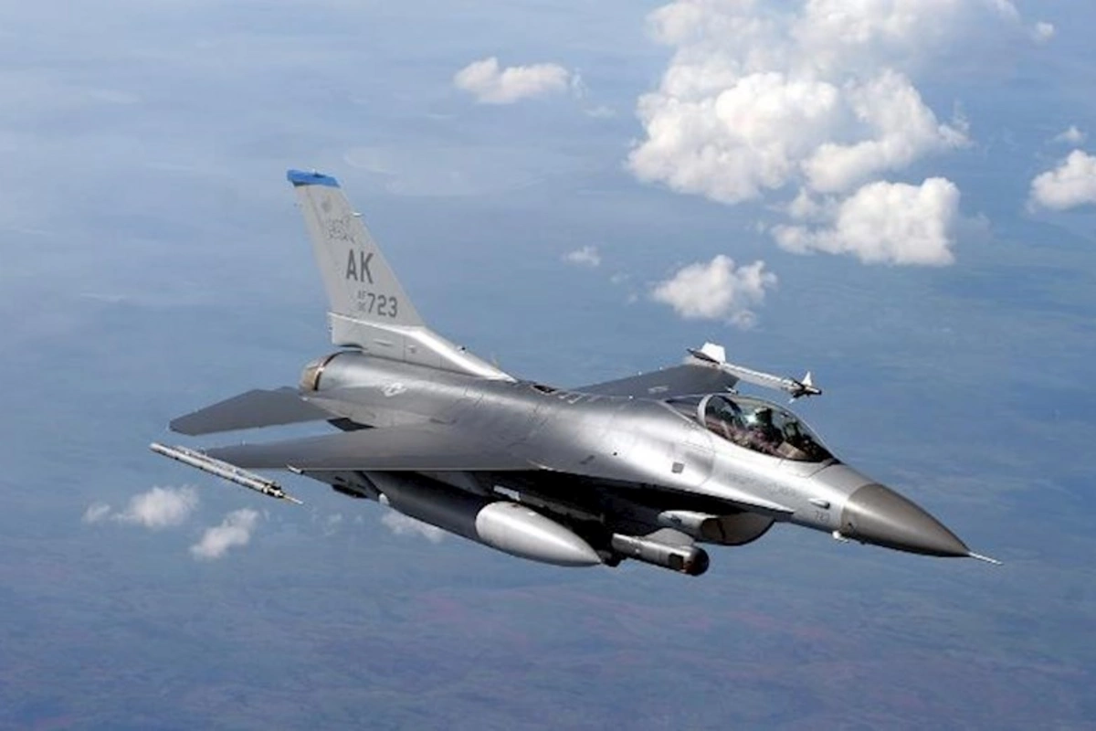 Danimarka Ukraynaya F-16 qırıcıları verəcək