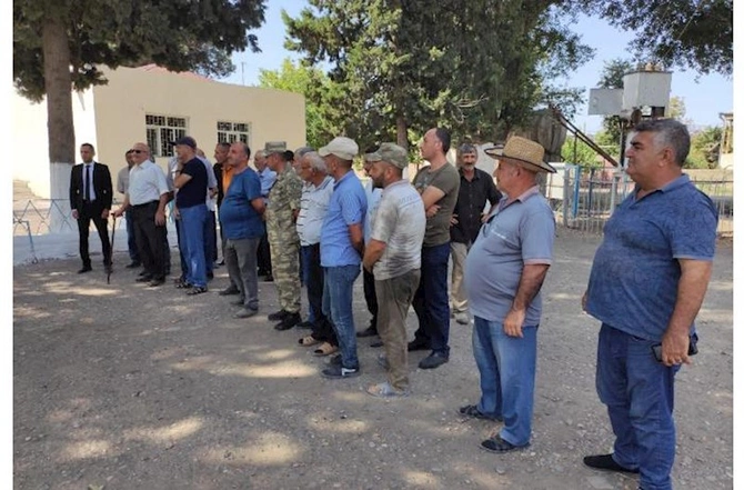 Səyyar qəbul otağı Ağstafa sakinlərinin ixtiyarında — FOTO Səyyar qəbul otağı Ağstafa sakinlərinin ixtiyarında — FOTO