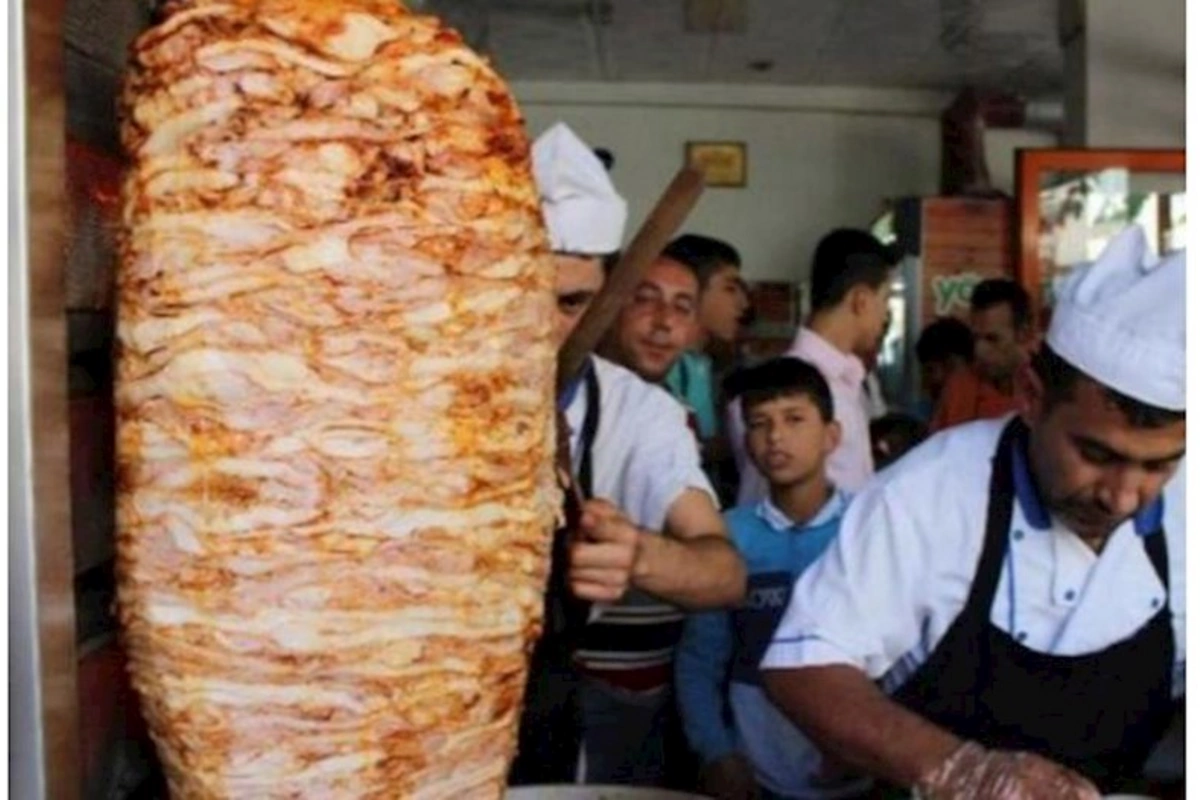 “Dönərxanalar insan tərinin, milçək yumurtalarının insanlara satıldığı bir yerdir 
