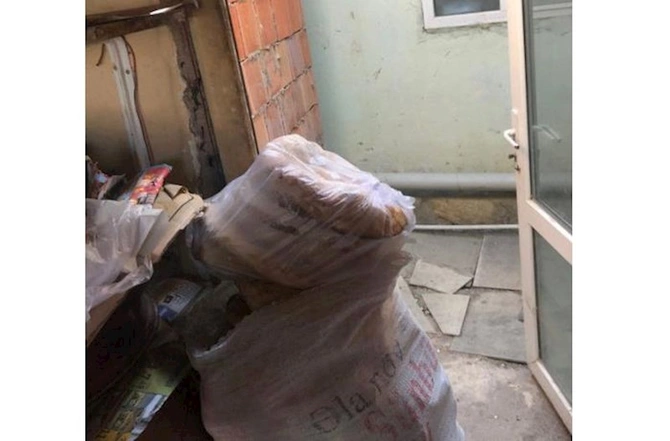 Bakıda unitazın yanında çörək bişirirlər — FOTO Bakıda unitazın yanında çörək bişirirlər — FOTO