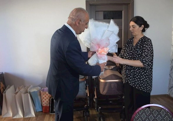 Vətən müharibəsi şəhidinin əkiz bacı-qardaşı dünyaya gəlib — FOTOLAR