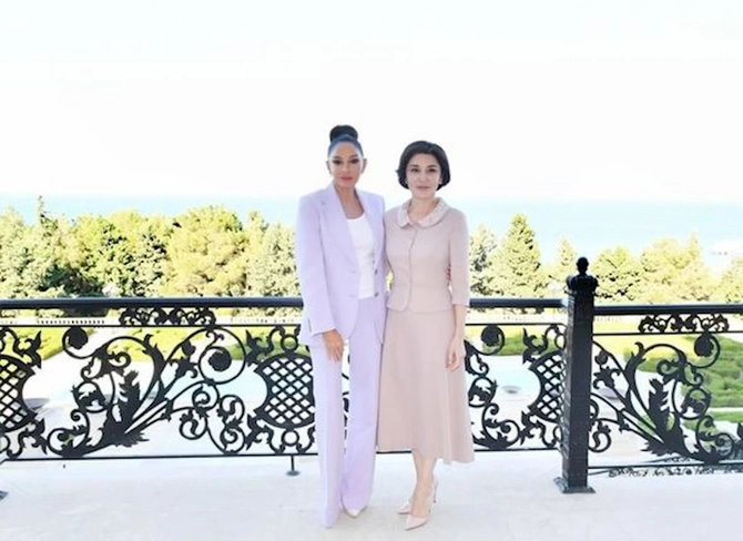 Mehriban Əliyeva Özbəkistanın birinci xanımı ilə görüşüb — FOTO Mehriban Əliyeva Özbəkistanın birinci xanımı ilə görüşüb — FOTO