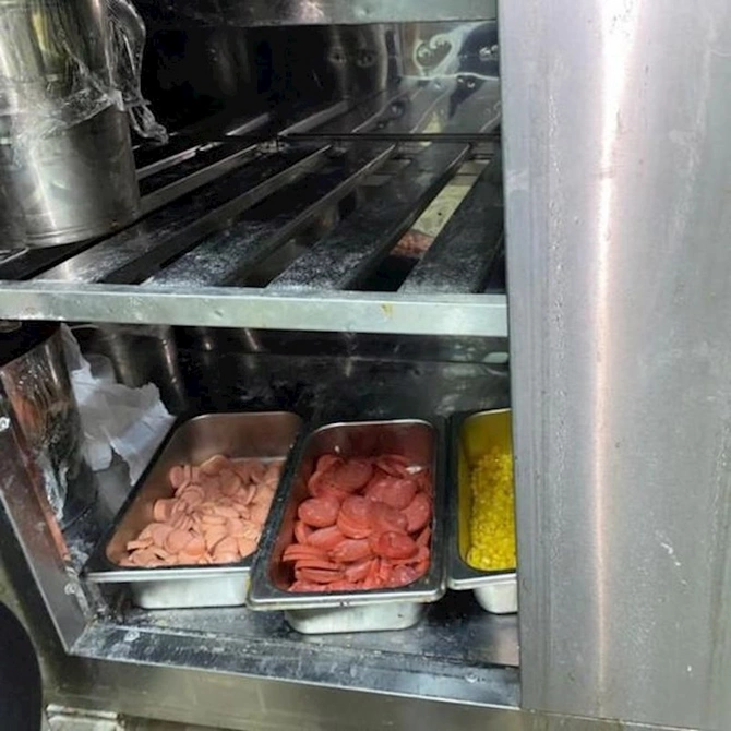 AQTA pizzadan altı nəfərin zəhərləndiyi müəssisənin fəaliyyətini məhdudlaşdırıb — FOTOLAR