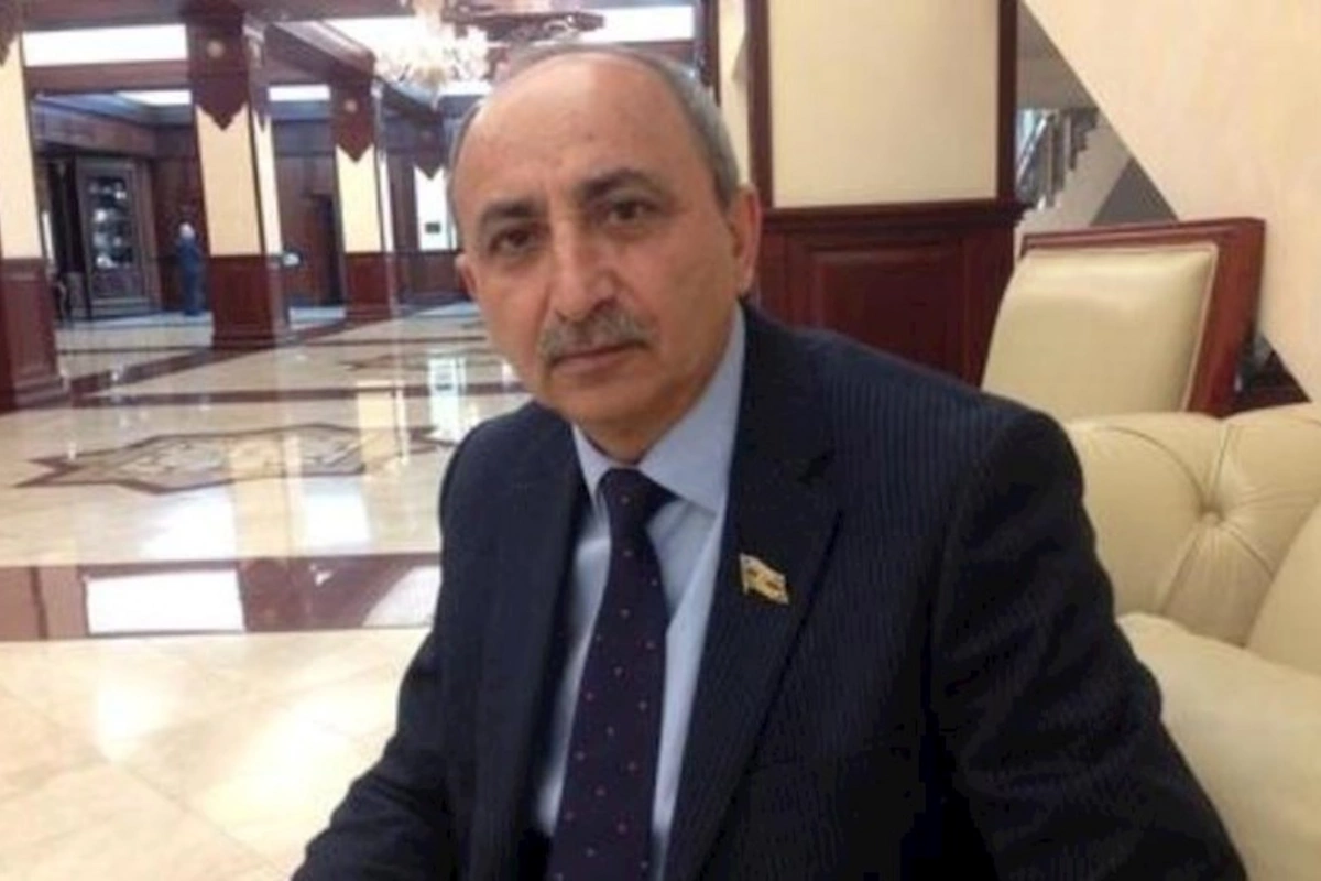 Deputat feysbukdakı “like” görüntülərinin montaj olduğunu iddia edir