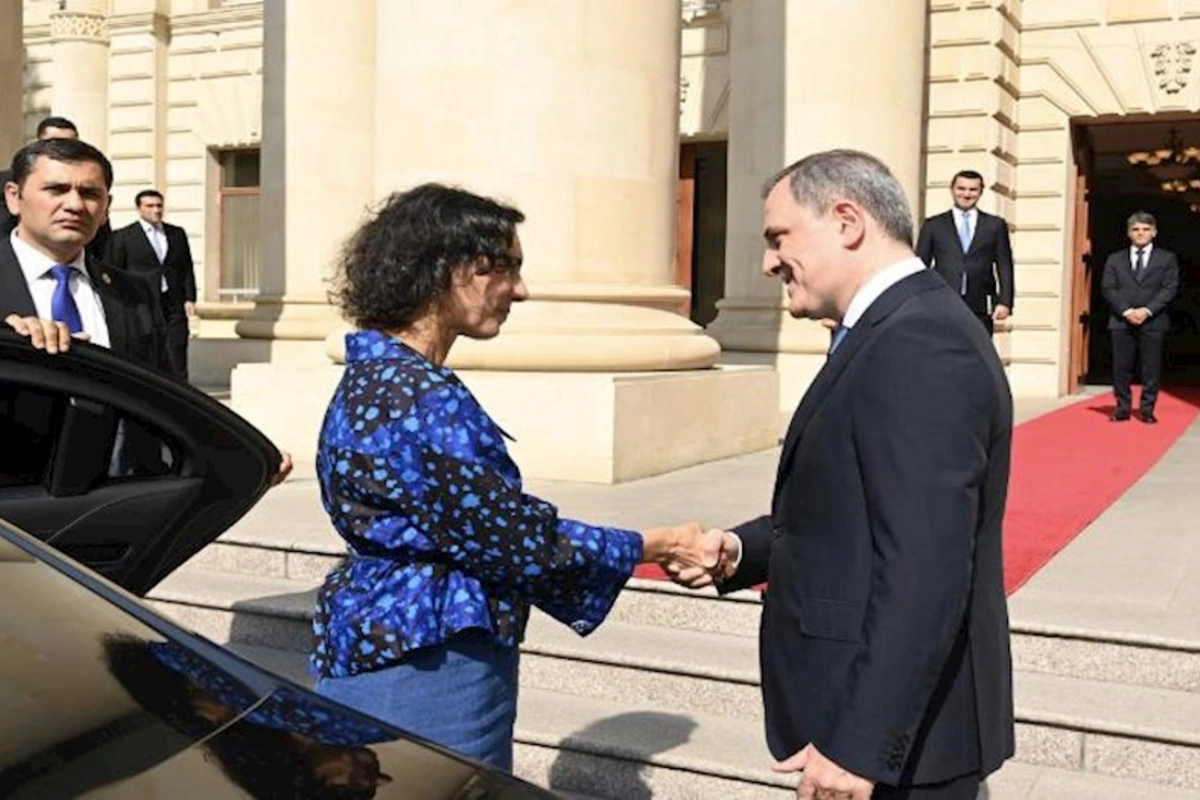Ceyhun Bayramov belçikalı həmkarını qəbul etdi