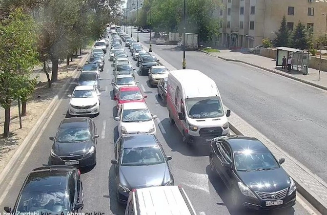 Bakıda qəza tıxac yaratdı — FOTO