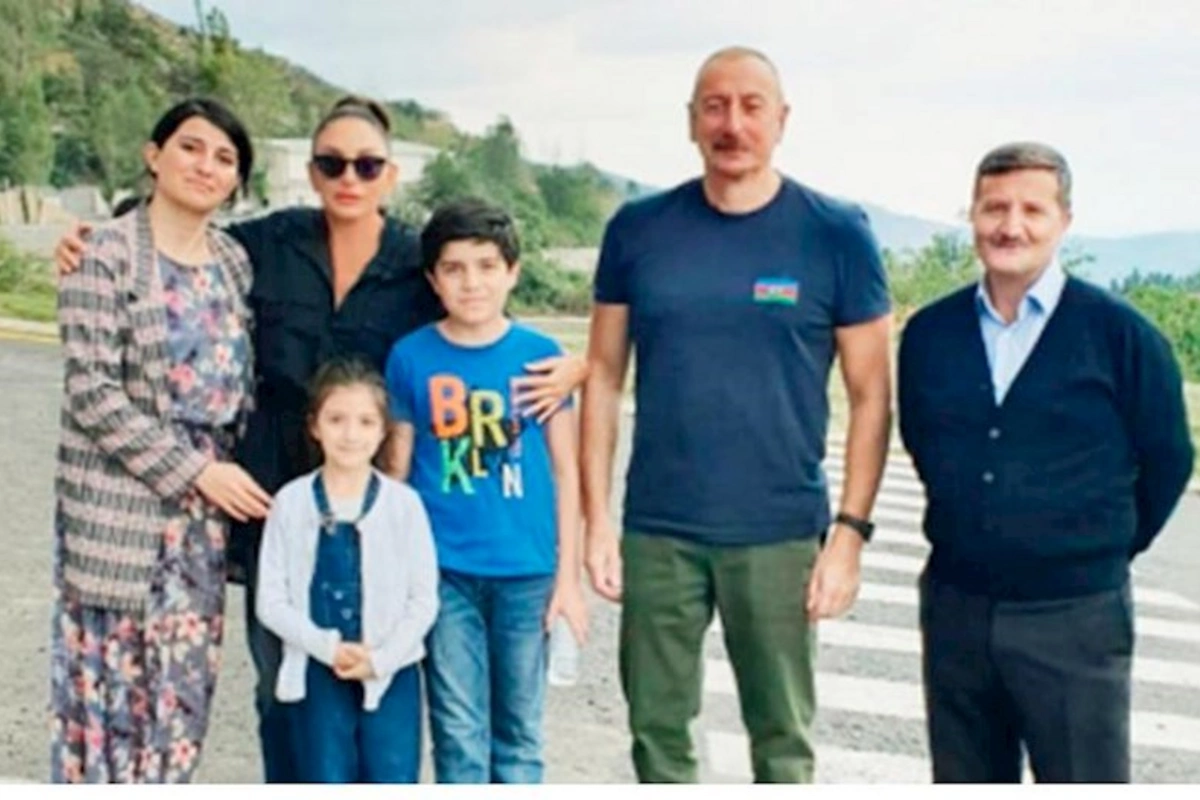 Balaca qız Prezident və xanımını evlərinə dəvət etdi — FOTOLAR