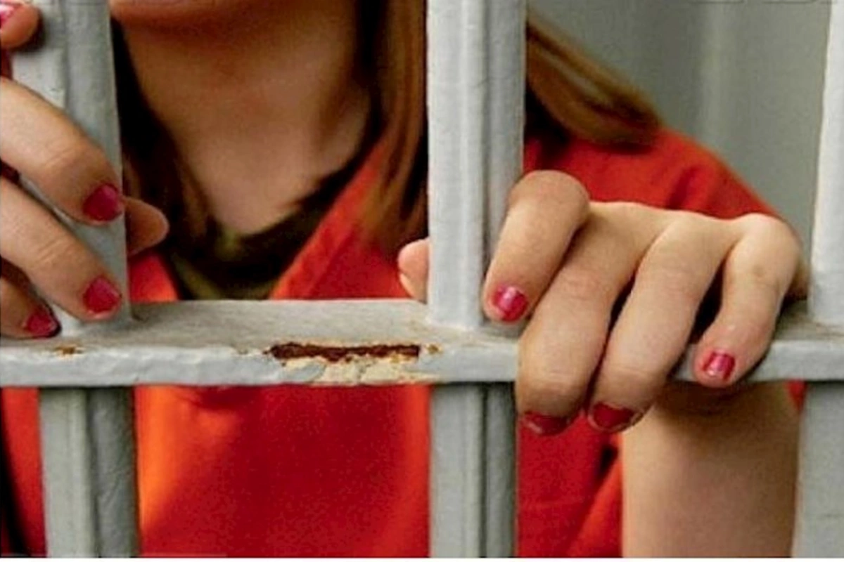 Əmisinin cinayətini 2 il gizlətdi, həbs edildi