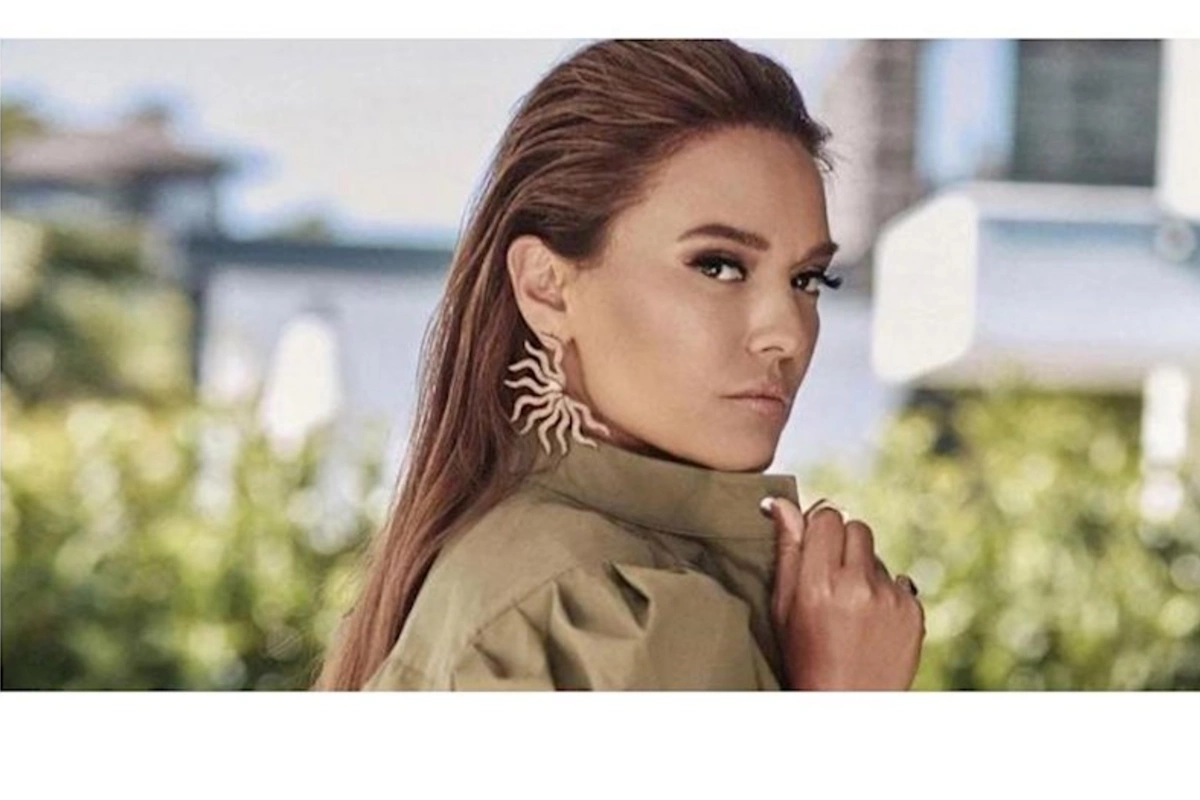 Türkiyəli müğənni Demet Akalın olduğu gəmi batdı — FOTO