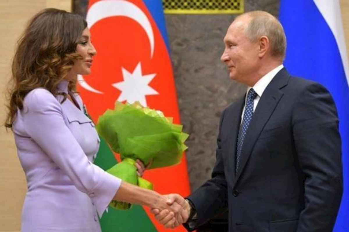 Vladimir Putin Mehriban Əliyevanı təbrik edib